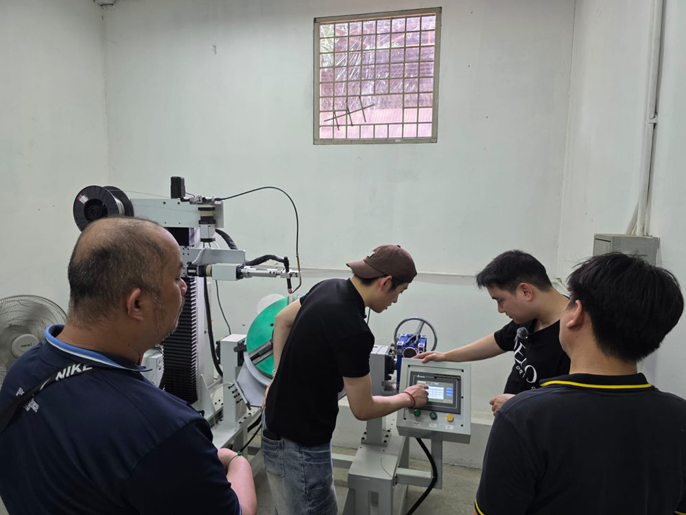 Comflex metal hose fitting welding machine